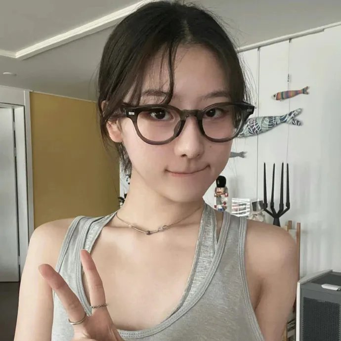娇憨女郎